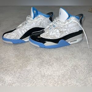 Jordan’s, size 6 youth (boys). Size 8 in women’s. Blue with scribble pattern.